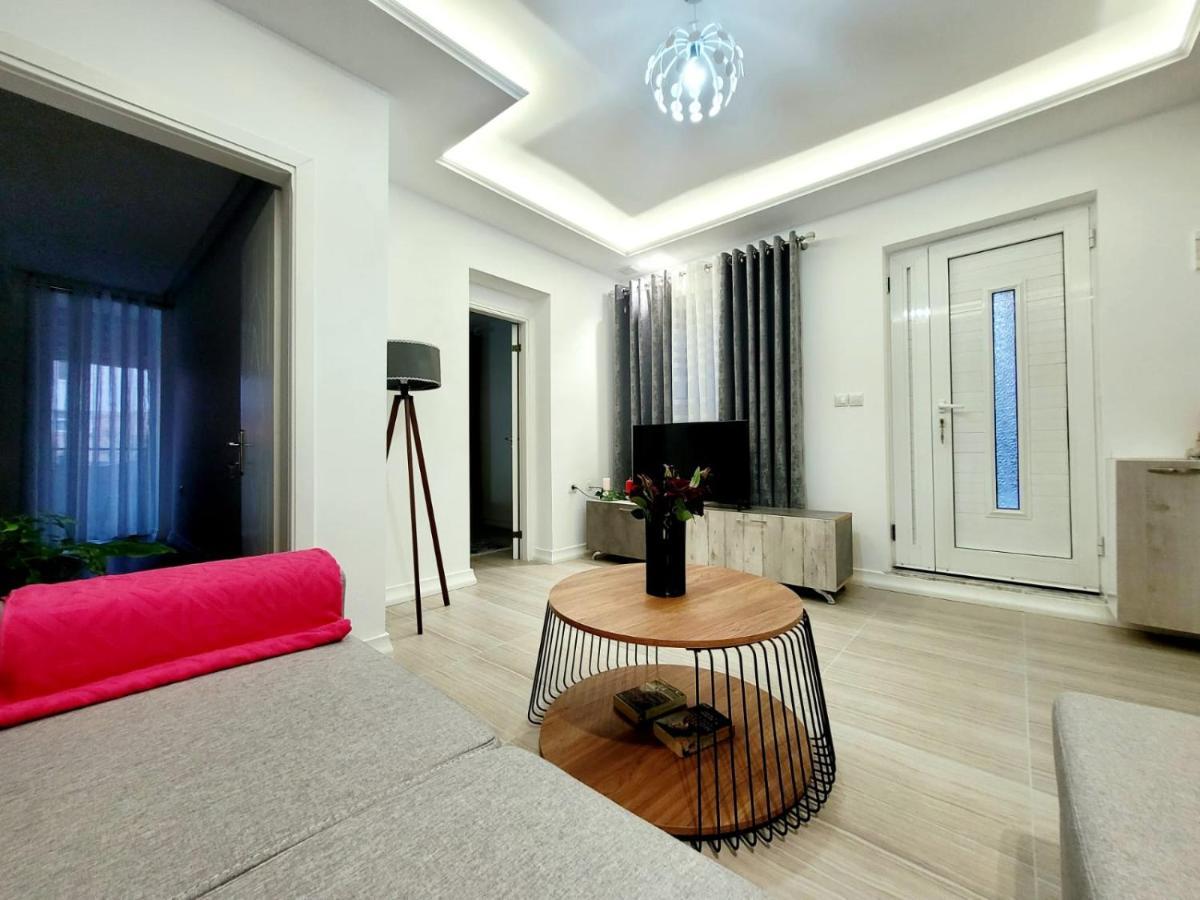 Anis Apartments Sarandë Exteriér fotografie
